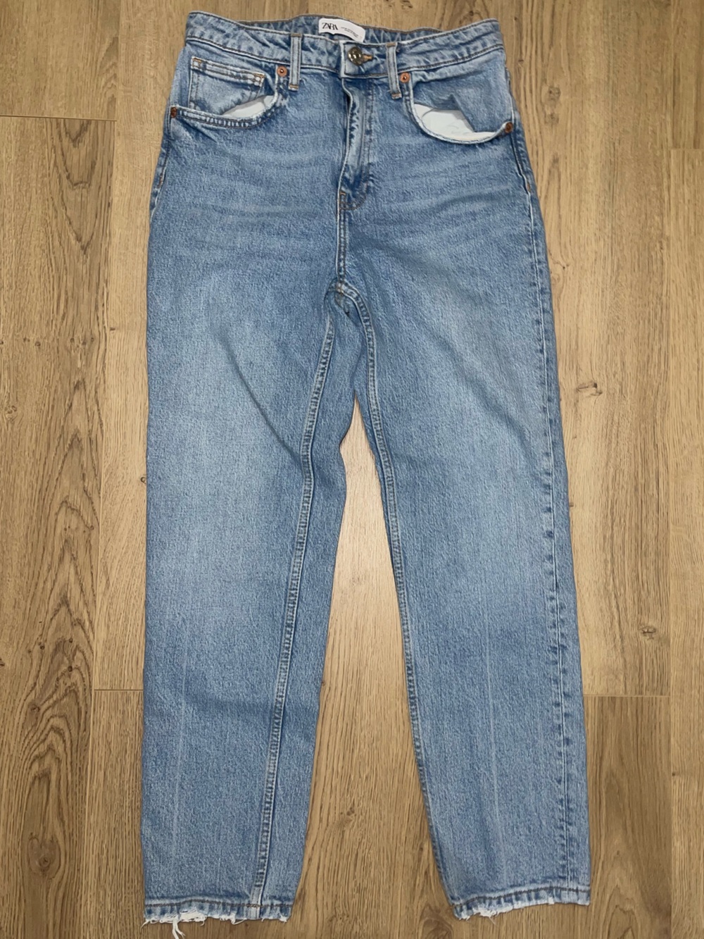 Zara Light Blue Denim Jeans with Contrast Stitching (4)